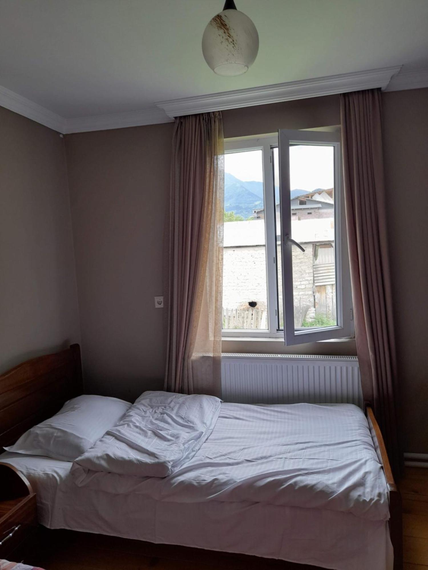 Hotel House Mon Amie à Mestia Extérieur photo